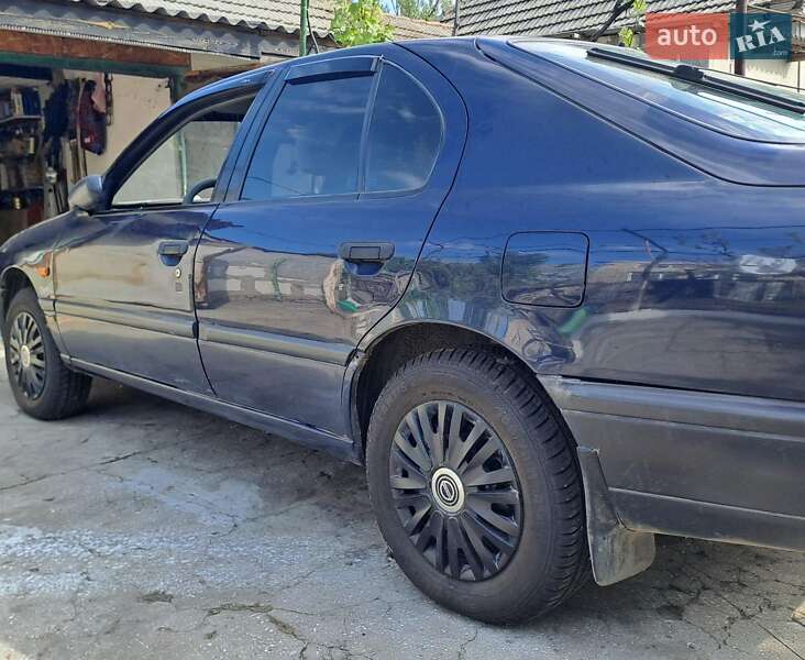 Хетчбек Nissan Primera 1992 в 