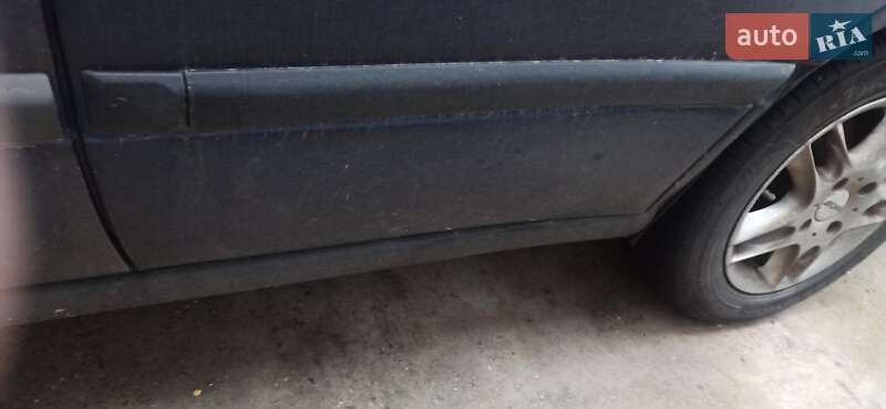 Седан Nissan Primera 1993 в Одесі