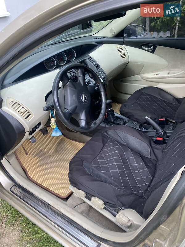 Седан Nissan Primera 2004 в Ужгороде
