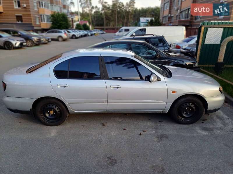 Седан Nissan Primera 2001 в Ирпене