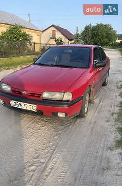 Седан Nissan Primera 1998 в Жовкві
