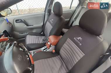 Лифтбек Nissan Primera 2000 в 