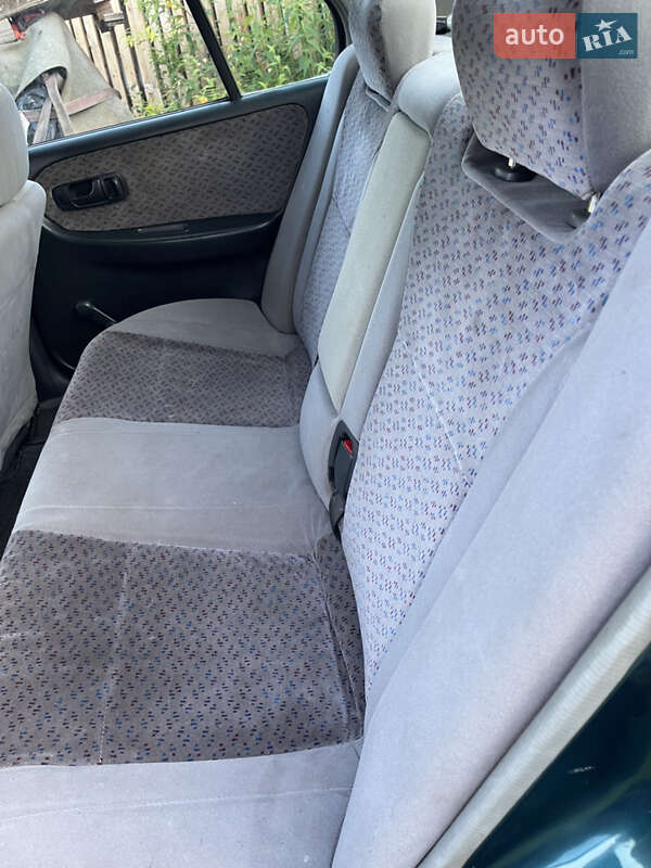 Седан Nissan Primera 1996 в Львове