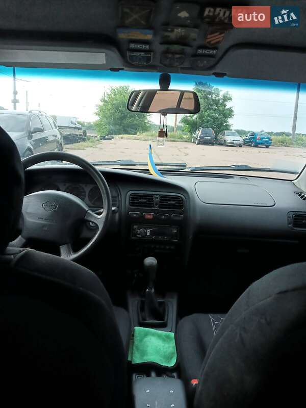 Седан Nissan Primera 1996 в Смілі