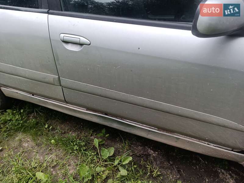 Седан Nissan Primera 2001 в Львові