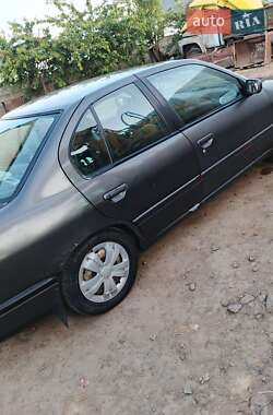 Седан Nissan Primera 1991 в Вінниці