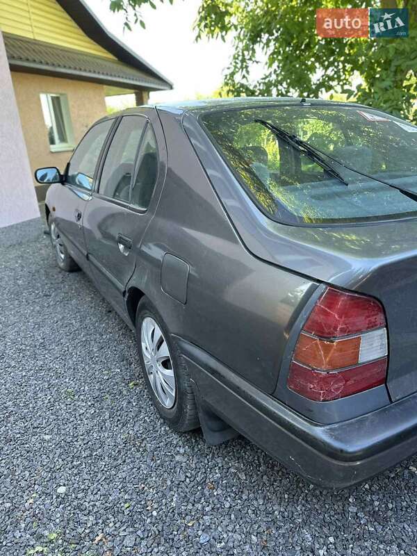Хэтчбек Nissan Primera 1994 в Черновцах