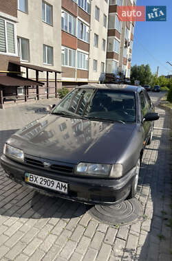 Седан Nissan Primera 1993 в Хмельницькому