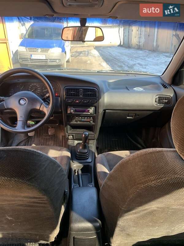 Седан Nissan Primera 1990 в Кривом Роге