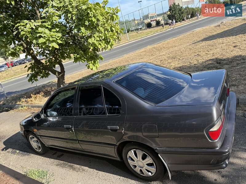 Седан Nissan Primera 1995 в Чорноморську