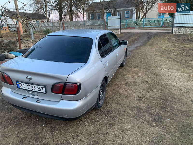Седан Nissan Primera 2001 в Лановцах