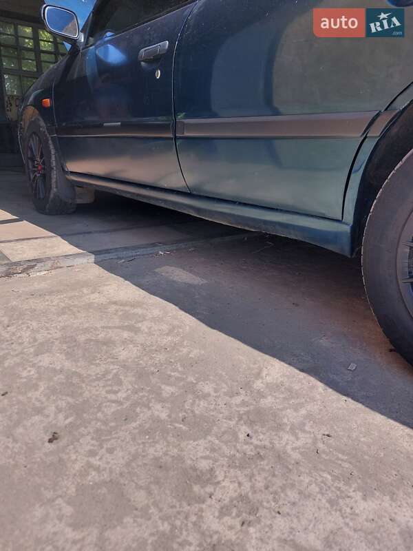 Седан Nissan Primera 1994 в Измаиле