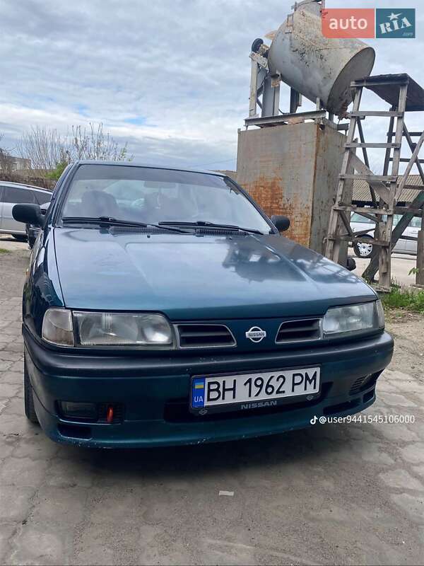 Седан Nissan Primera 1994 в Измаиле