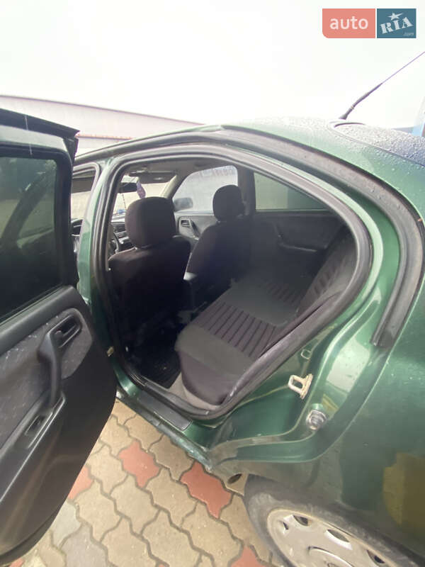 Седан Nissan Primera 1998 в Городке