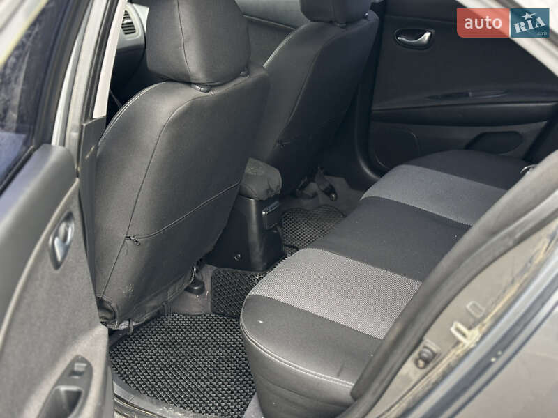 Седан Nissan Primera 2003 в Одессе