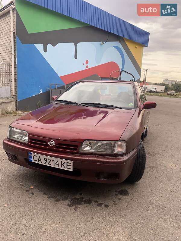 Седан Nissan Primera 1993 в Черкасах