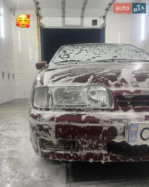Седан Nissan Primera 1993 в Черкасах