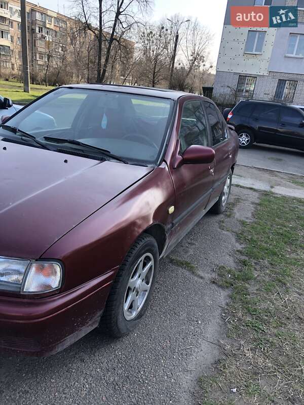 Седан Nissan Primera 1993 в Черкасах