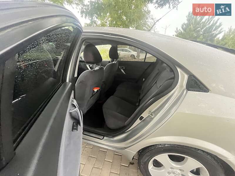 Седан Nissan Primera 2004 в Фонтанці