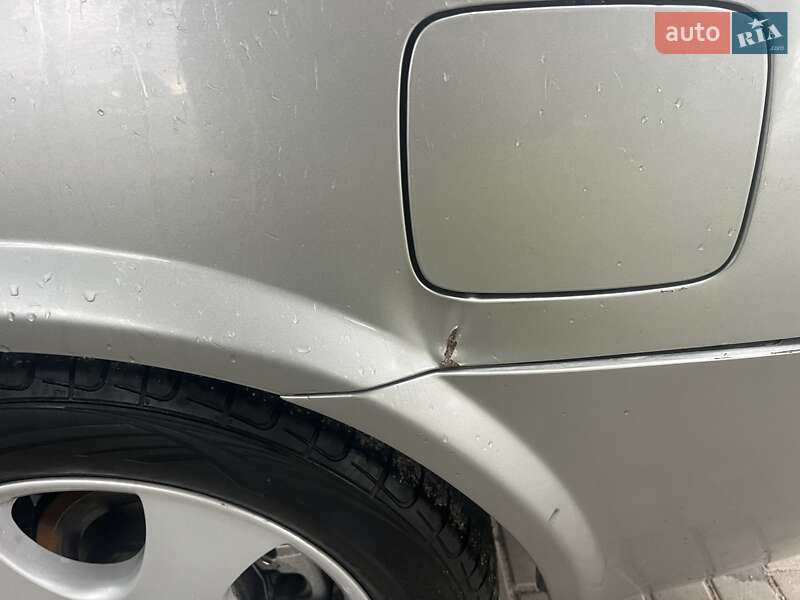 Седан Nissan Primera 2004 в Фонтанці