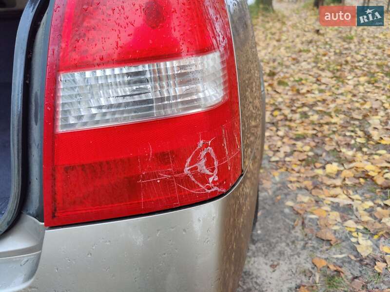 Седан Nissan Primera 2005 в Киеве