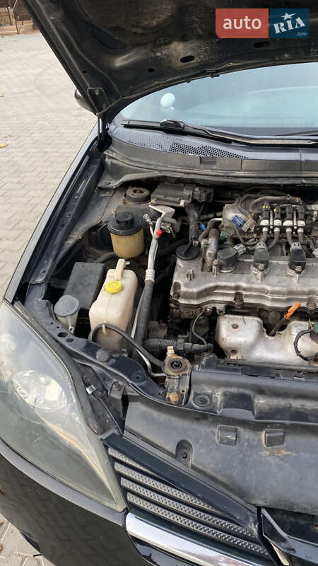 Седан Nissan Primera 2004 в Южном