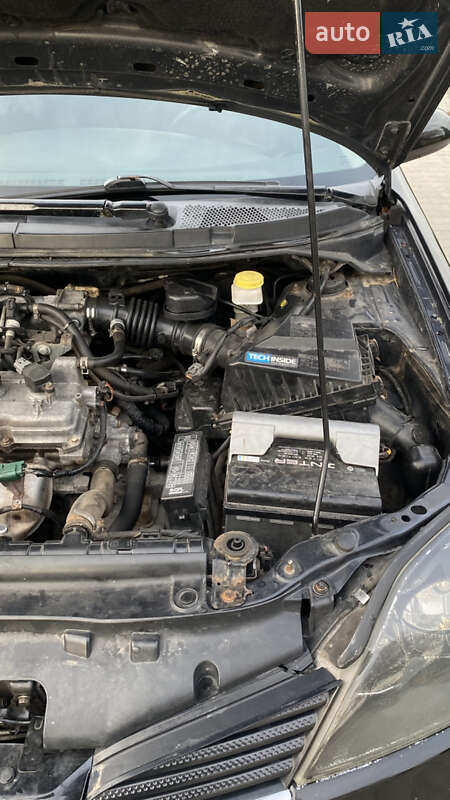 Седан Nissan Primera 2004 в Южном