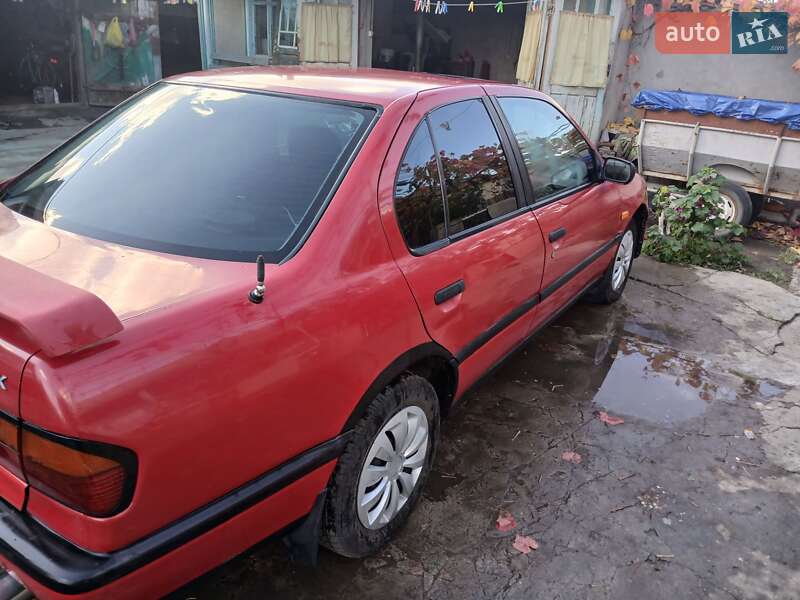 Седан Nissan Primera 1990 в Сарате