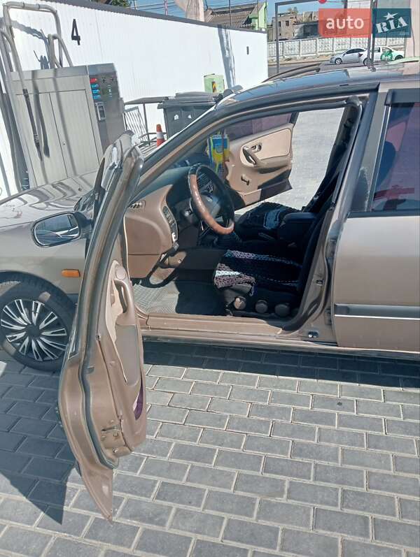 Седан Nissan Primera 1990 в Одессе