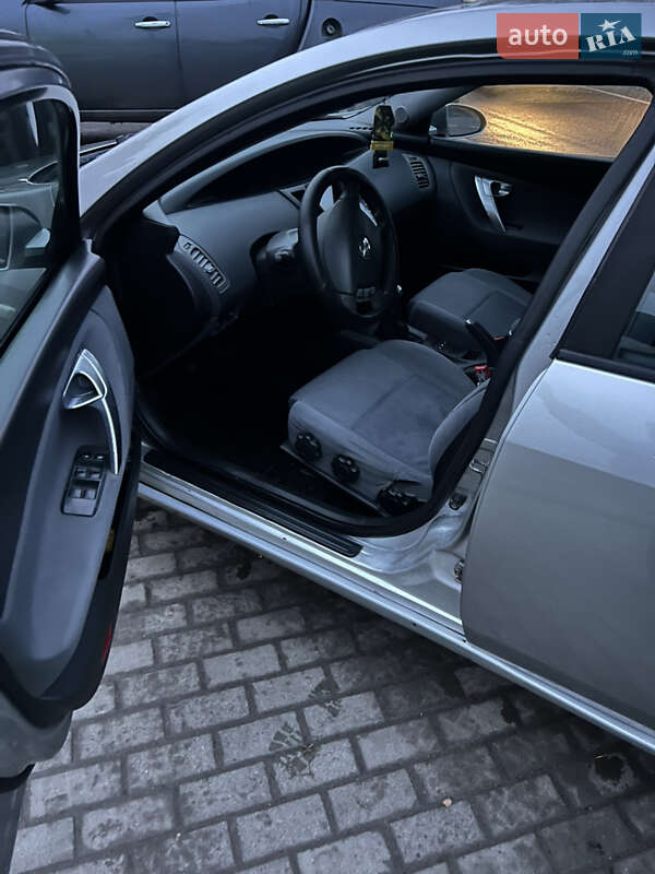 Седан Nissan Primera 2006 в Опошне