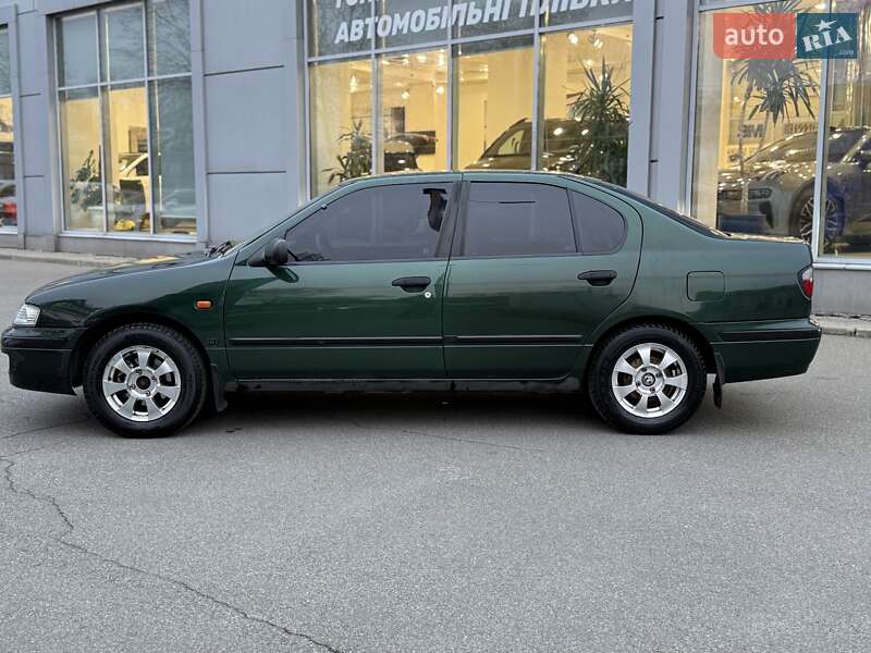 Седан Nissan Primera 1996 в Киеве