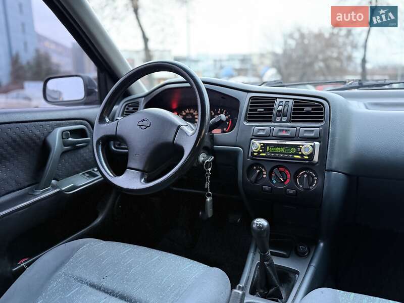 Седан Nissan Primera 1996 в Киеве