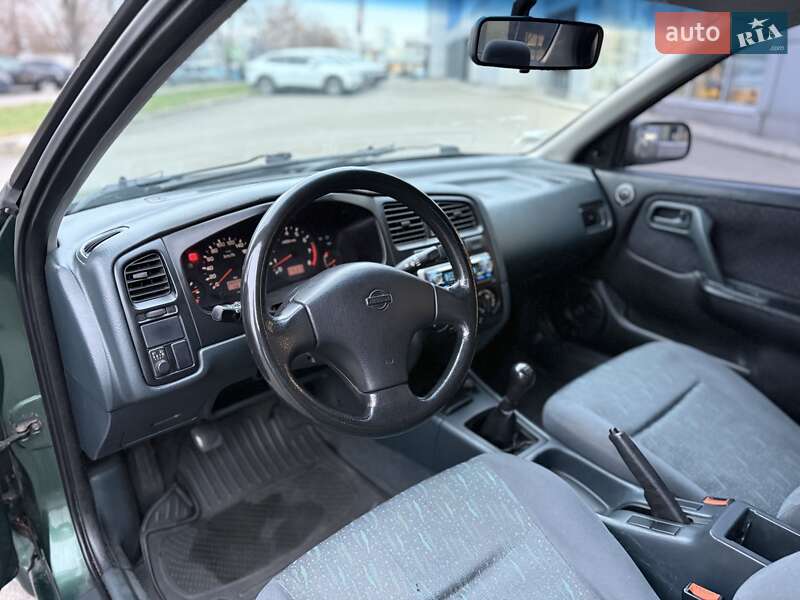 Седан Nissan Primera 1996 в Киеве