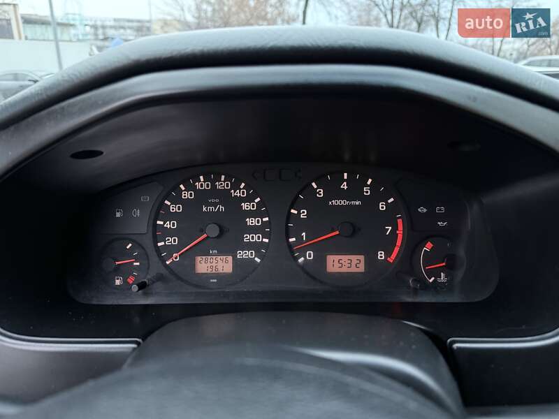 Седан Nissan Primera 1996 в Киеве