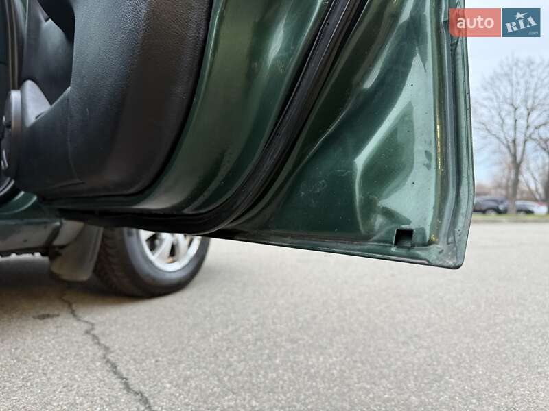 Седан Nissan Primera 1996 в Киеве