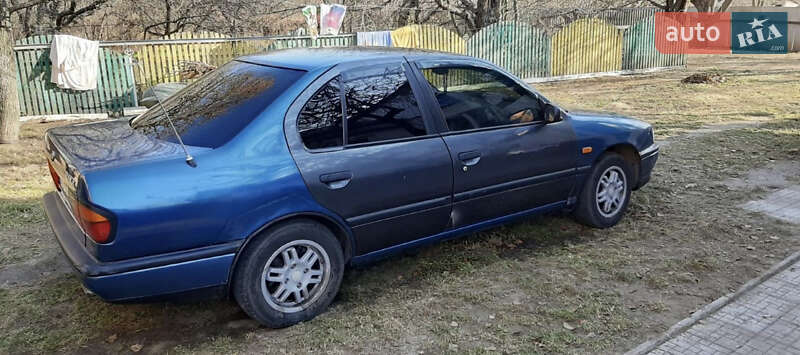 Седан Nissan Primera 1990 в Полтаві