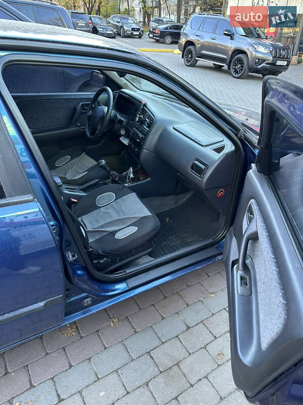 Седан Nissan Primera 1998 в Чернівцях