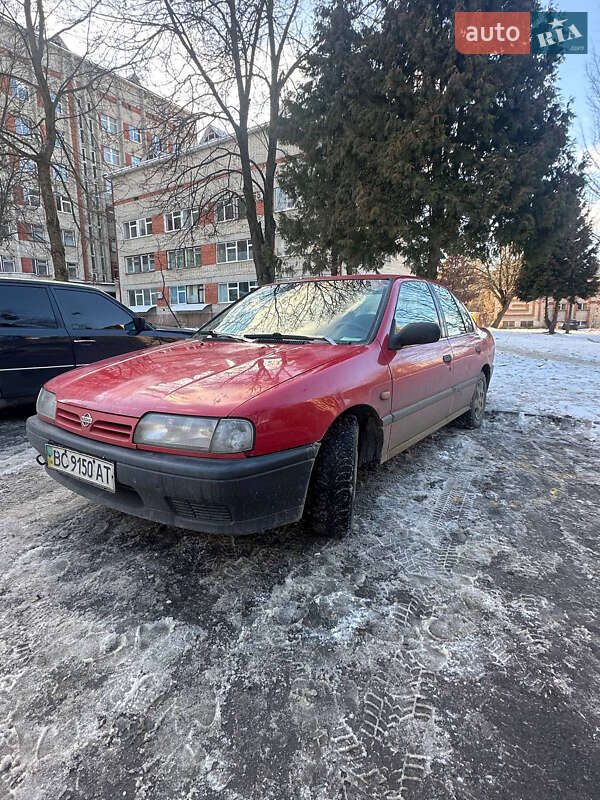 Седан Nissan Primera 1994 в Львове