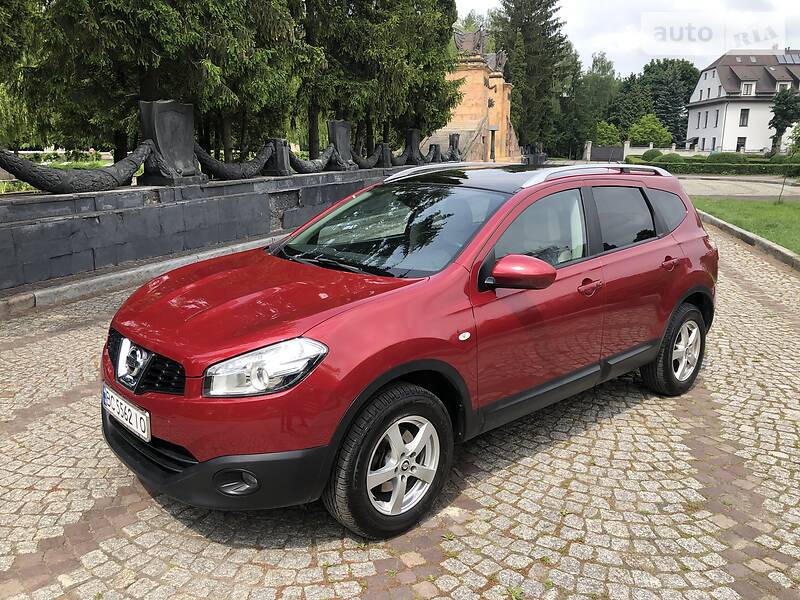 Позашляховик / Кросовер Nissan Qashqai+2 2010 в Львові