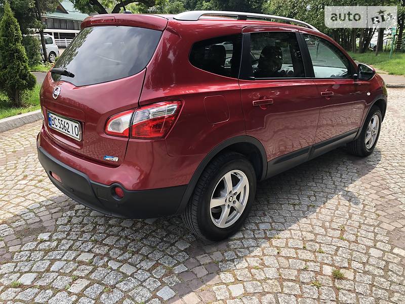 Позашляховик / Кросовер Nissan Qashqai+2 2010 в Львові