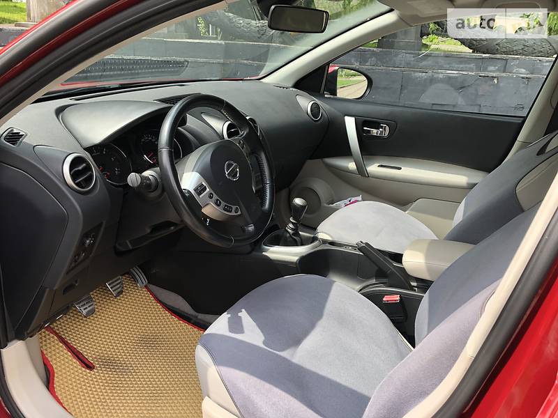 Позашляховик / Кросовер Nissan Qashqai+2 2010 в Львові