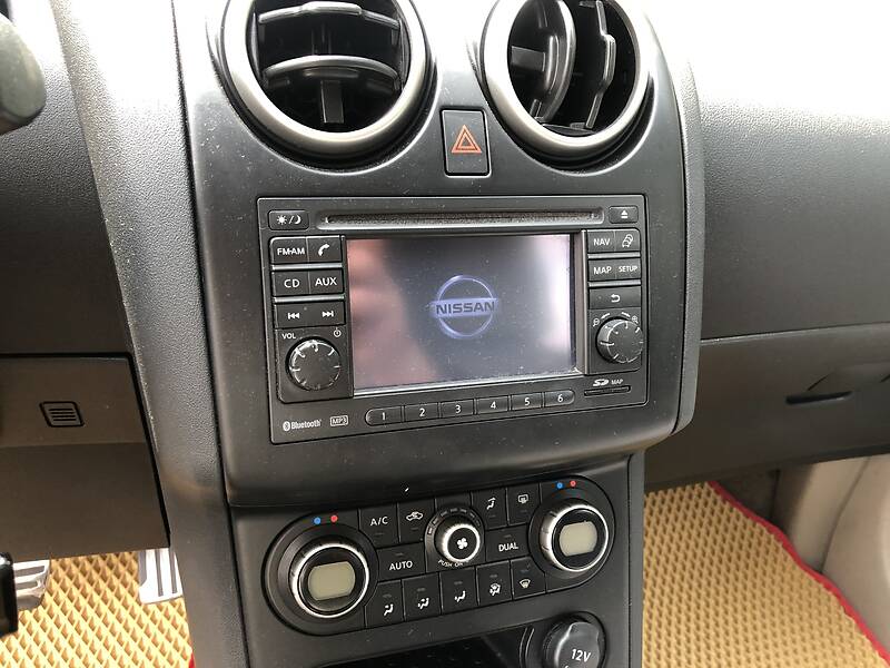 Позашляховик / Кросовер Nissan Qashqai+2 2010 в Львові