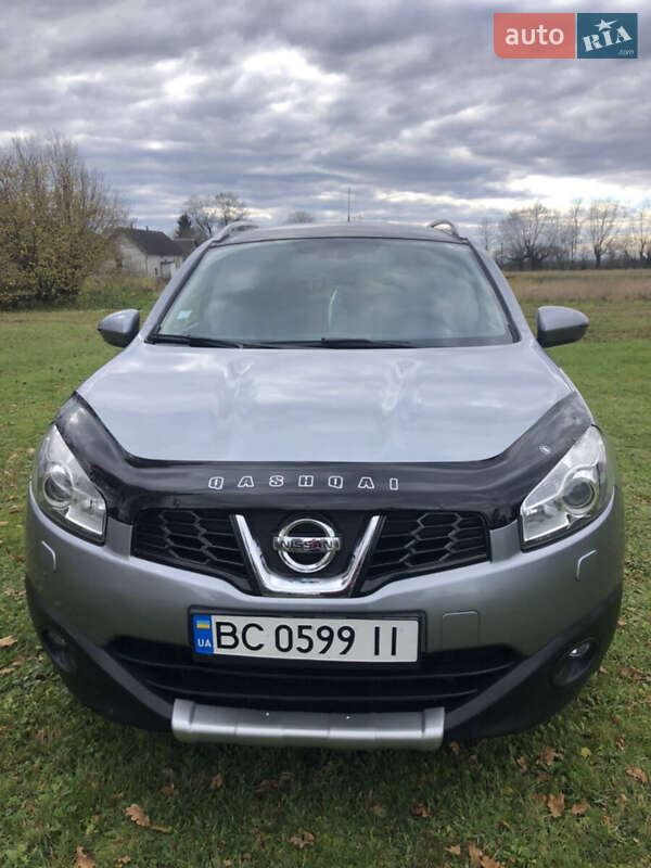 Nissan Qashqai+2 2010