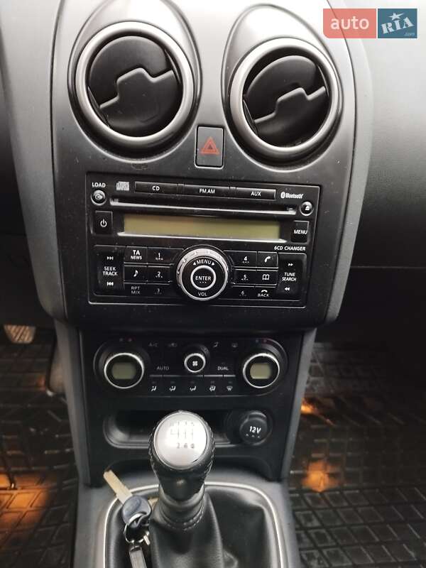 Позашляховик / Кросовер Nissan Qashqai+2 2010 в Чернівцях