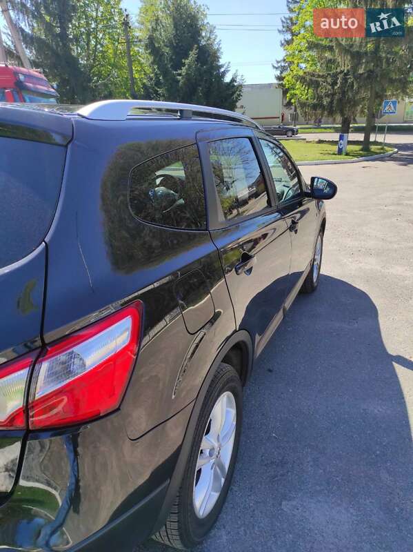 Позашляховик / Кросовер Nissan Qashqai+2 2011 в Рівному
