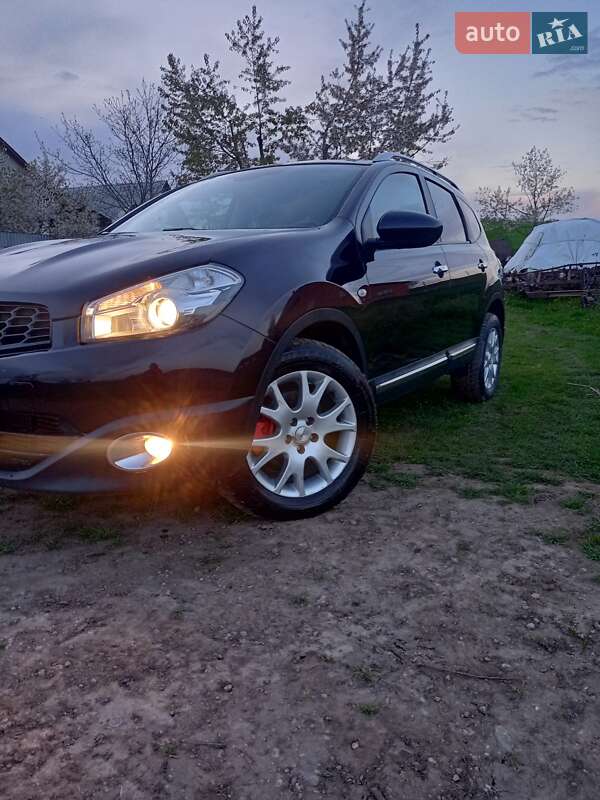 Внедорожник / Кроссовер Nissan Qashqai+2 2010 в Залещиках