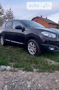 Позашляховик / Кросовер Nissan Qashqai+2 2010 в Заліщиках