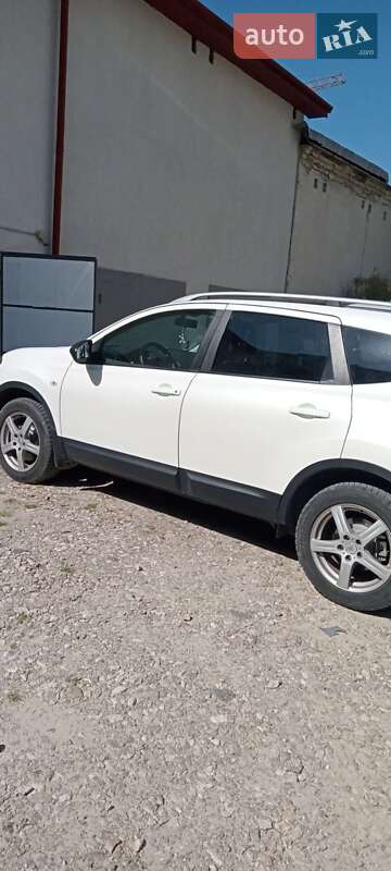 Внедорожник / Кроссовер Nissan Qashqai+2 2013 в Тернополе