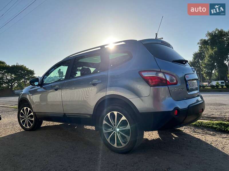 Nissan Qashqai+2 2010