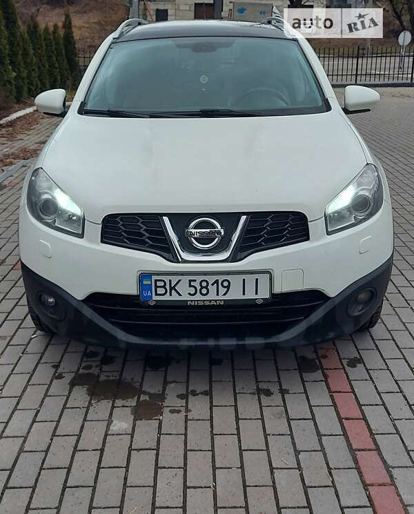 Nissan Qashqai+2 2010